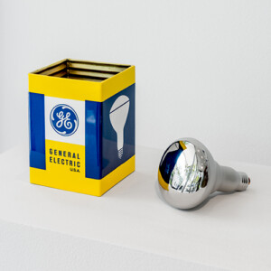 Mirror Bulb, 15.3×10.25×10.25cm, automotive enamel on bronze, copper plated brass, stainless steel finial